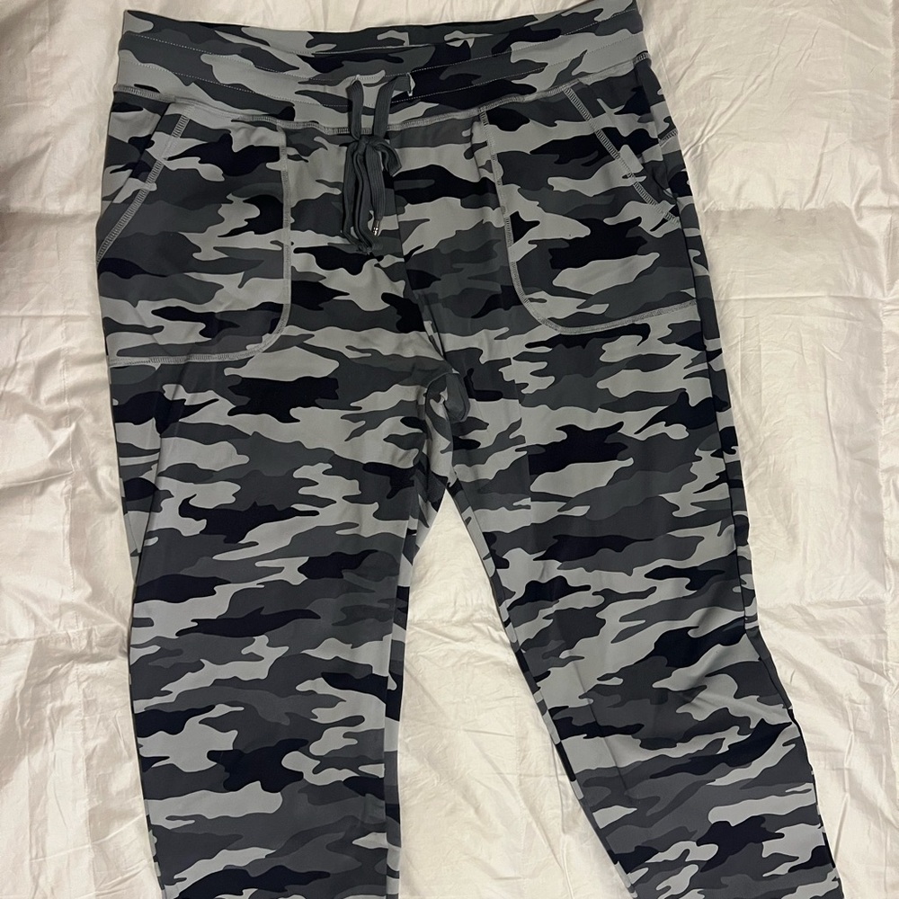 Zyia Women’s Camouflage Jogger Pants